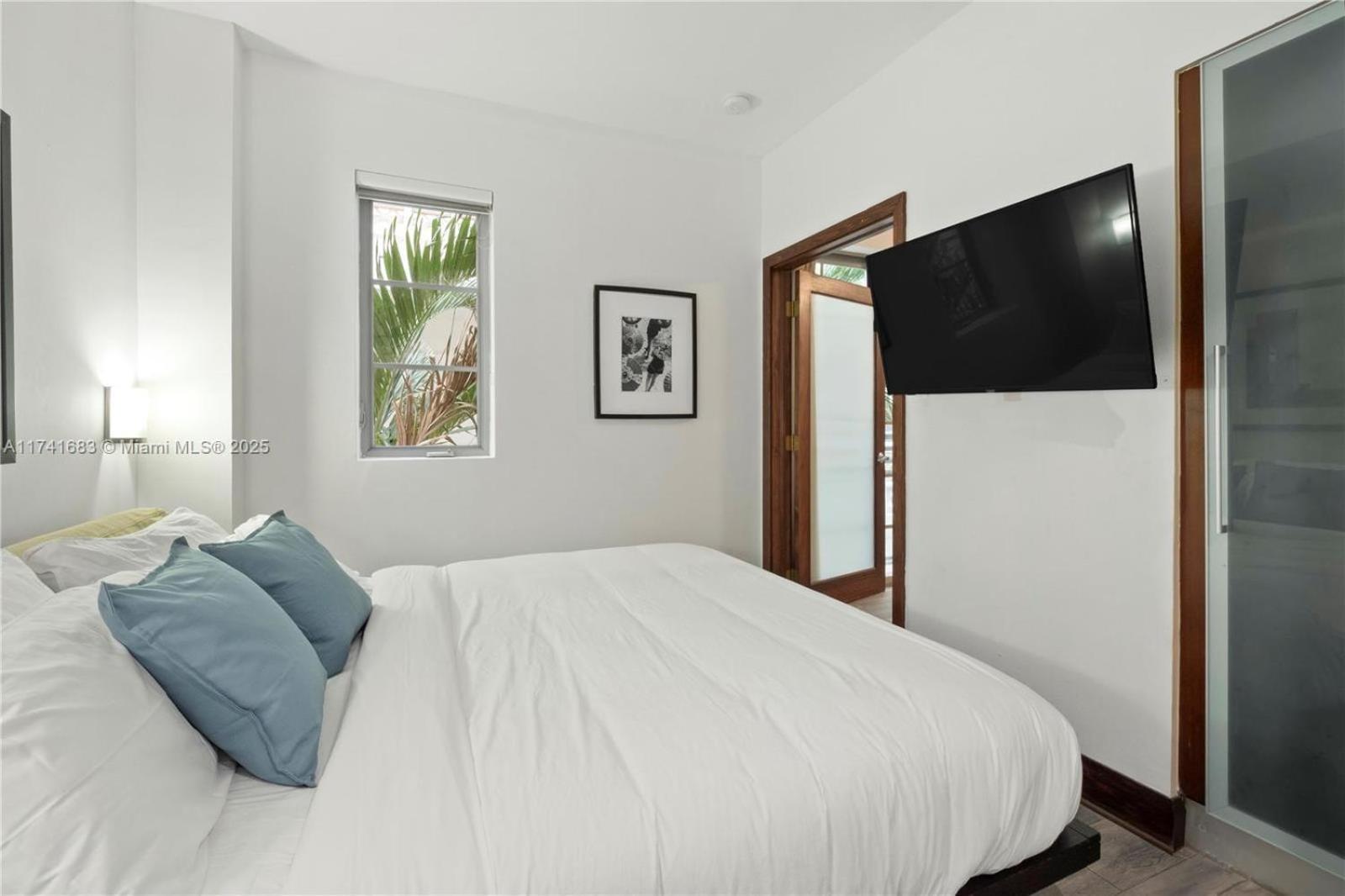 Strand Ocean Drive Suites